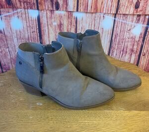 Simply Vera Vera Wang Danna Taupe Booties size 8.5 Wide Faux Suede Zippers Brown